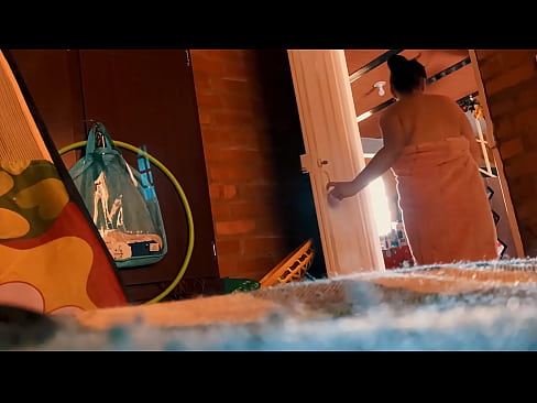 ❤️ Мій дядько йде за мною в душ, він трахає мене, поки я приймаю душ. ❤️❌ Порно у нас ❌️❤